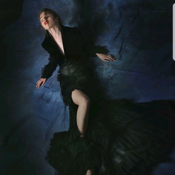 Meet your Posher, Dounia - Picture 1 of 1